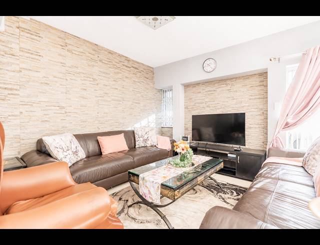 4 BEDROOM TOWNHOUSE FOR SALE IN MUSGRAVE